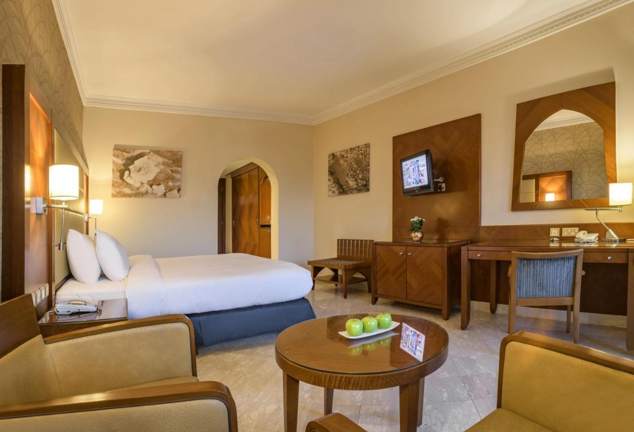 Crowne Plaza Jordan Dead Sea Resort & Spa By Ihg Sweimeh Esterno foto A room at the hotel