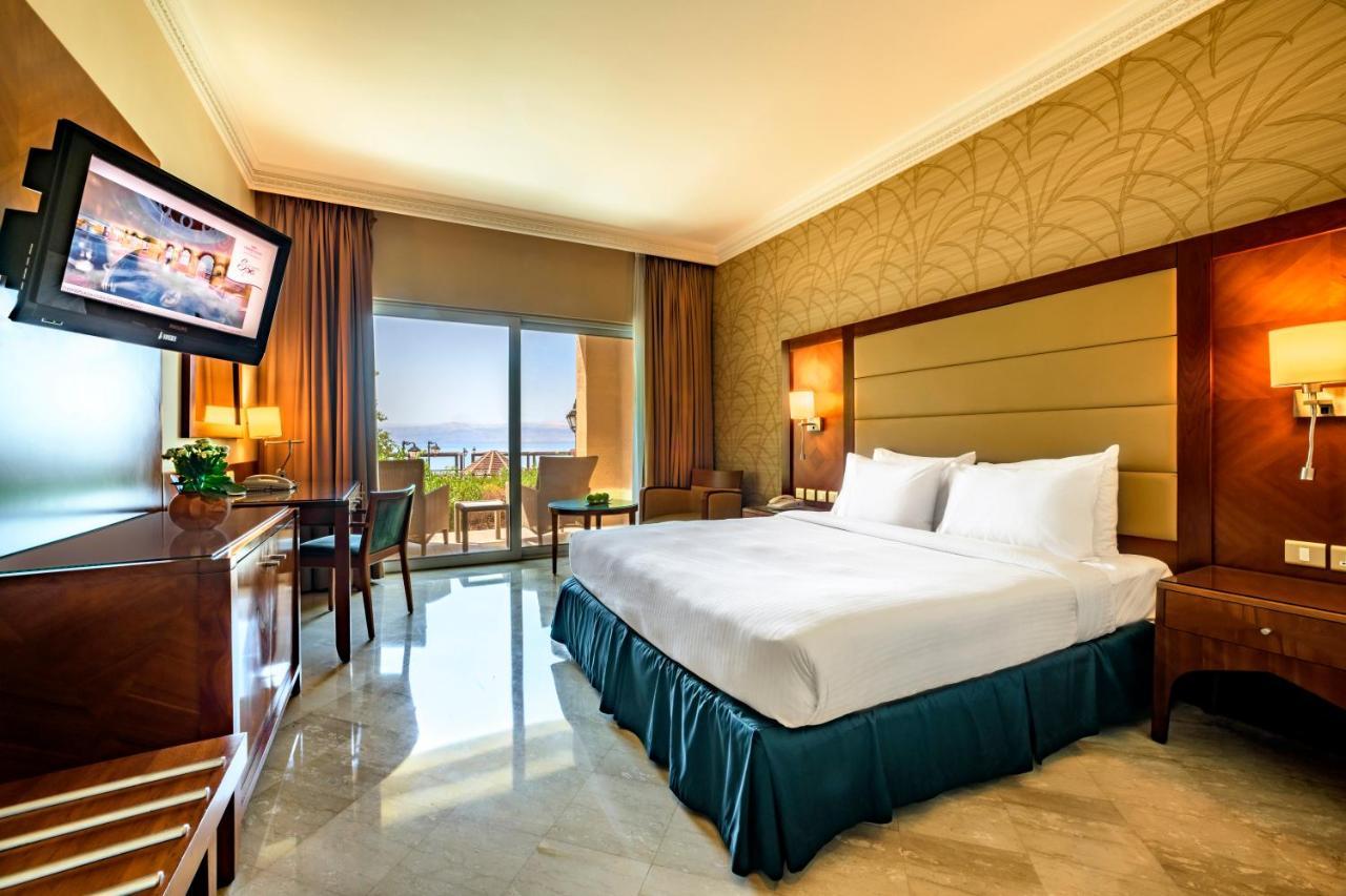 Crowne Plaza Jordan Dead Sea Resort & Spa By Ihg Sweimeh Esterno foto A room at the hotel