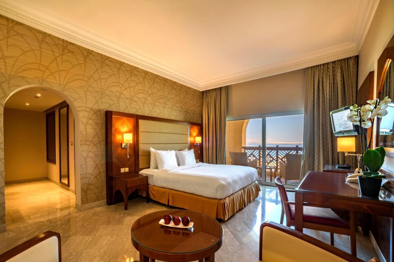 Crowne Plaza Jordan Dead Sea Resort & Spa By Ihg Sweimeh Esterno foto A room at the hotel