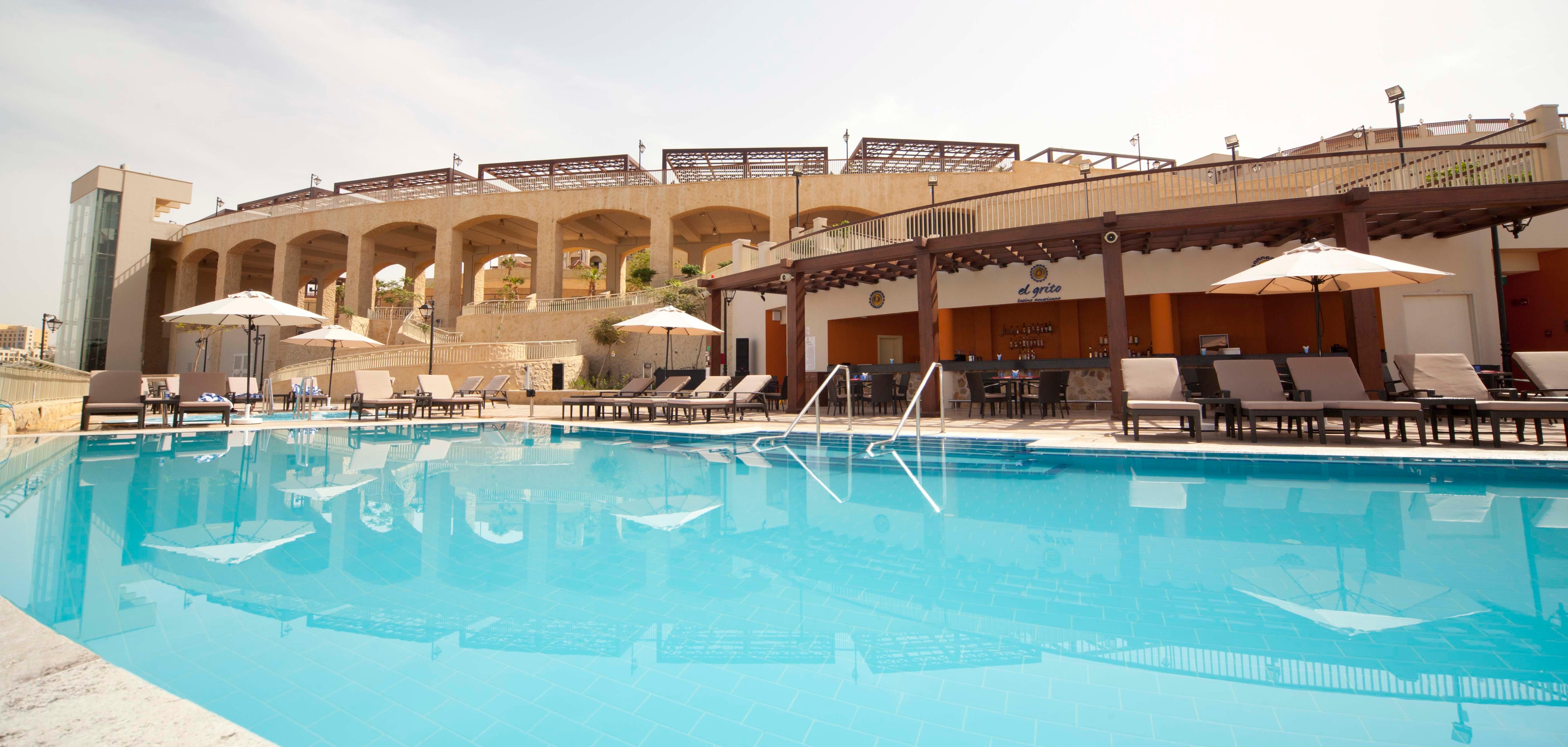 Crowne Plaza Jordan Dead Sea Resort & Spa By Ihg Sweimeh Esterno foto The pool at the Kempinski Hotel, Amman
