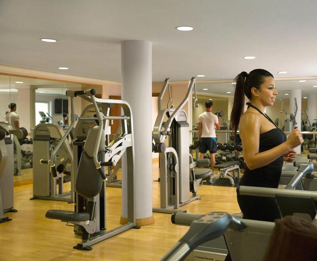 Crowne Plaza Jordan Dead Sea Resort & Spa By Ihg Sweimeh Esterno foto A woman working out in a gym