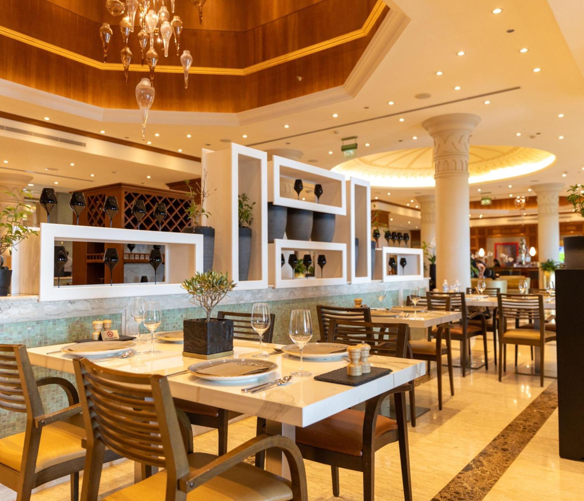 Crowne Plaza Jordan Dead Sea Resort & Spa By Ihg Sweimeh Esterno foto Restaurant